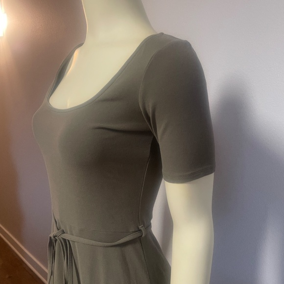 Vince Scoop Neck Midi Dress. 100% Cotton. Size Small - Picture 4 of 10